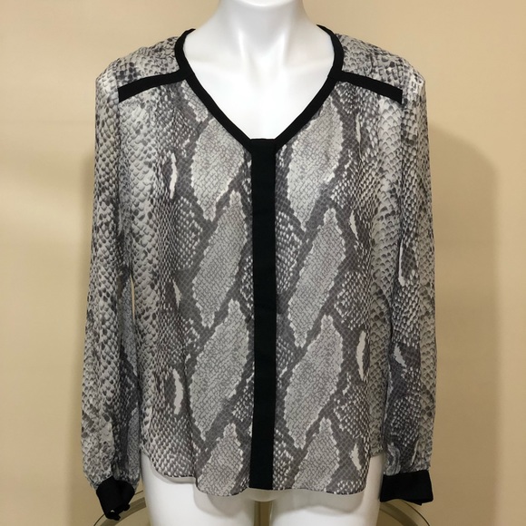 Diane Von Furstenberg Tops - Sz 2 Diane Von Furstenberg Snake Print button down Blouse